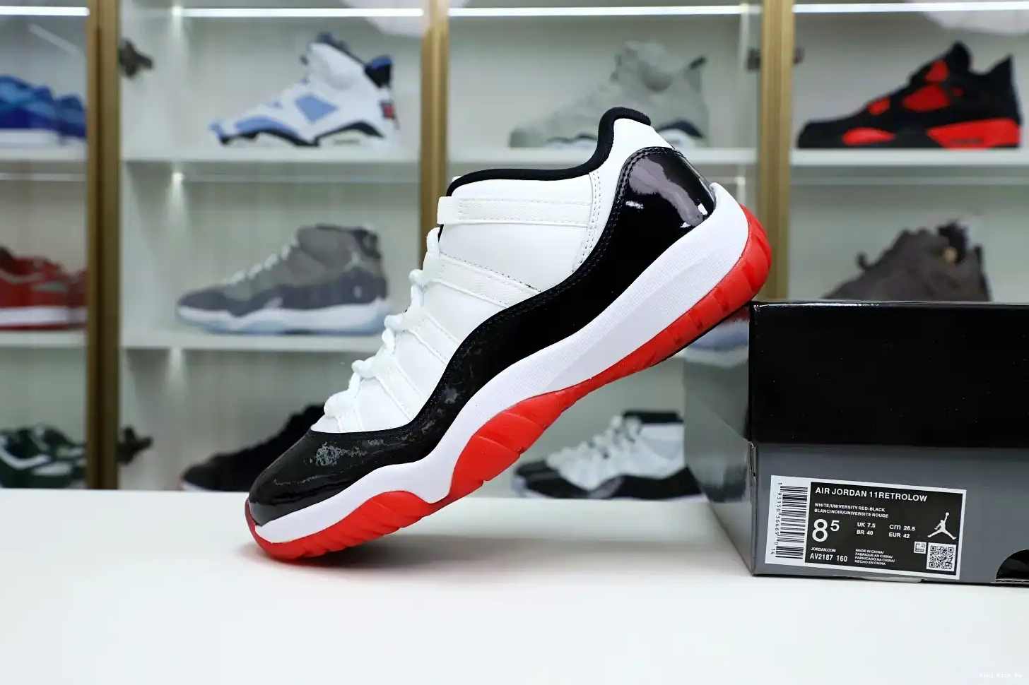 LOW Kimikick WHITE AIR JORDAN BRED 11 0419